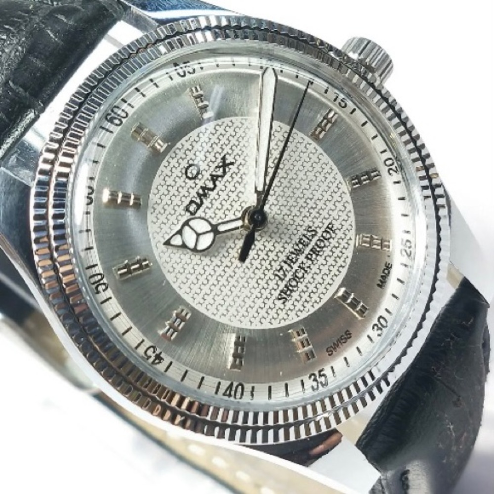 Vintage mechanical watch. Not battery operated. Works Great.